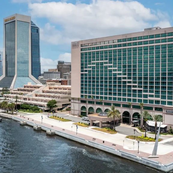 JAXRJ-P0177-Exterior-Daytime-Hotel-Conference-Center-Side-Angle.16x9